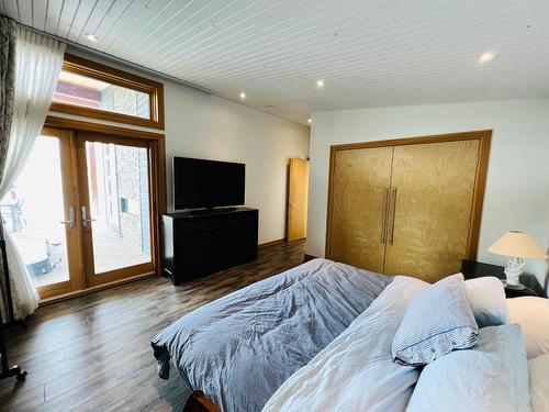 8257 Grainger Road, Canal Flats, BC - Indoor Photo Showing Bedroom