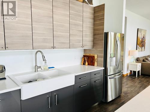 8257 Grainger Road, Canal Flats, BC - Indoor Photo Showing Kitchen With Double Sink With Upgraded Kitchen