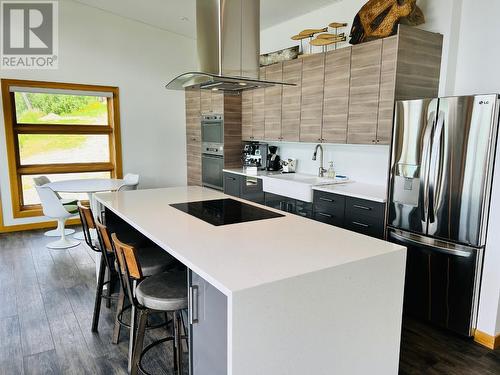 8257 Grainger Road, Canal Flats, BC - Indoor Photo Showing Kitchen