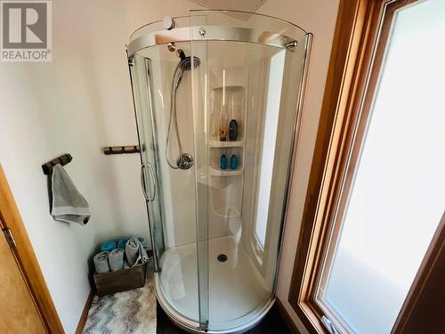 8257 Grainger Road, Canal Flats, BC - Indoor Photo Showing Bathroom