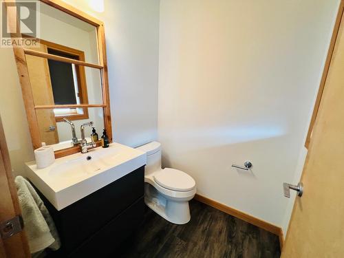 8257 Grainger Road, Canal Flats, BC - Indoor Photo Showing Bathroom