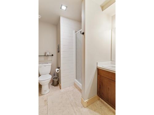 11989 Highway 3A, Boswell, BC - Indoor Photo Showing Bathroom
