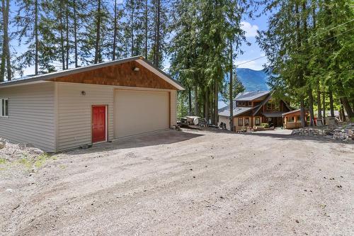 11989 Highway 3A, Boswell, BC - Outdoor