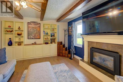 1048 Shallow Lane, South Frontenac, ON - Indoor Photo Showing Living Room With Fireplace