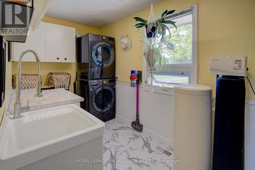 1048 Shallow Lane, South Frontenac, ON - Indoor Photo Showing Laundry Room