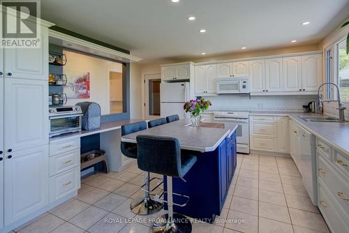 1048 Shallow Lane, South Frontenac, ON - Indoor Photo Showing Kitchen