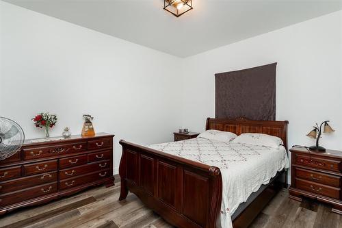 45 Birchwood Lane, Mitchell, MB - Indoor Photo Showing Bedroom