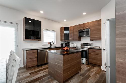 45 Birchwood Lane, Mitchell, MB - Indoor Photo Showing Kitchen With Stainless Steel Kitchen