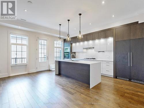 2460B Bayview Avenue, Toronto, ON - Indoor Photo Showing Kitchen With Upgraded Kitchen