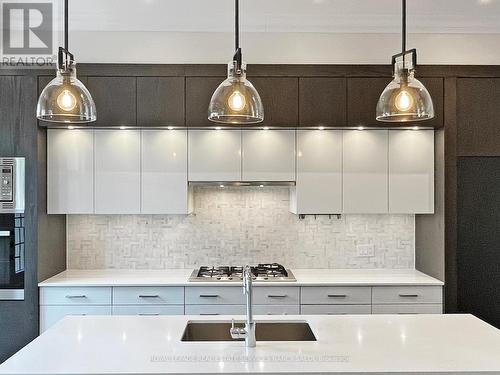 2460B Bayview Avenue, Toronto, ON - Indoor Photo Showing Kitchen With Upgraded Kitchen