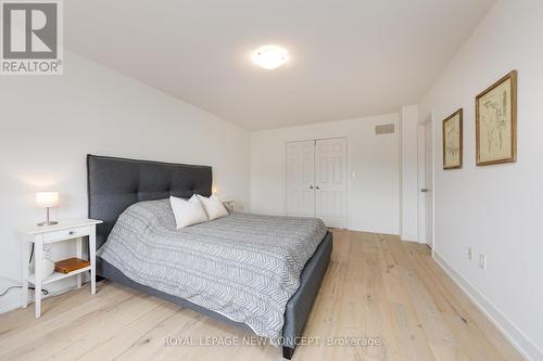 355 Langford Boulevard, Bradford West Gwillimbury, ON - Indoor Photo Showing Bedroom