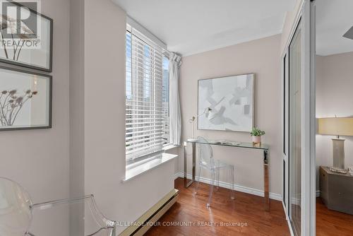 1221 - 711 Bay Street, Toronto, ON - Indoor Photo Showing Other Room