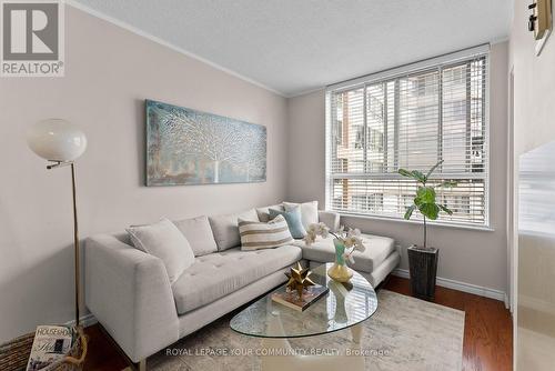 1221 - 711 Bay Street, Toronto, ON - Indoor Photo Showing Living Room