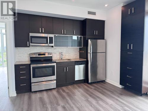 1001 - 2055 Danforth Avenue, Toronto, ON - Indoor Photo Showing Kitchen With Stainless Steel Kitchen