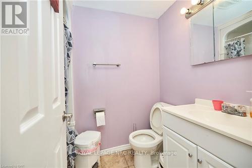 106 Queen Street S, Thorold, ON - Indoor Photo Showing Bathroom
