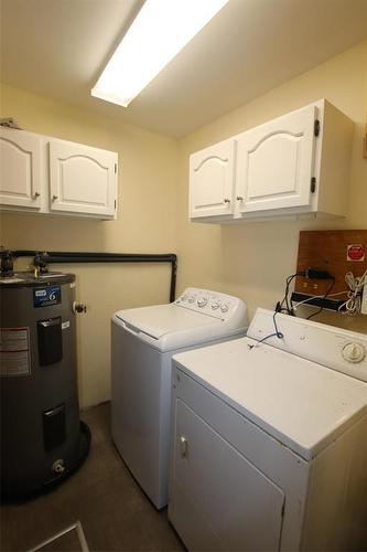 516 Fischer Avenue, The Pas, MB - Indoor Photo Showing Laundry Room