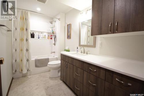 217 4Th Avenue, Whitewood, SK - Indoor Photo Showing Bathroom