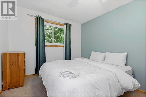 1096 Sandwood Road, Muskoka Lakes, ON - Indoor Photo Showing Bedroom