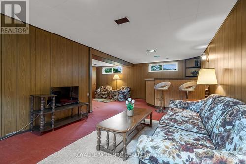 293 Harmony Road, Hamilton, ON - Indoor Photo Showing Living Room