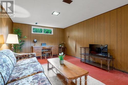 293 Harmony Road, Hamilton, ON - Indoor Photo Showing Living Room