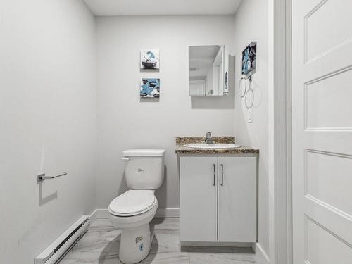 Bathroom - 32 Rue Cartier, Gatineau (Gatineau), QC - Indoor Photo Showing Bathroom
