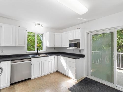 1333 Carmel Pl, Nanoose Bay, BC - Indoor Photo Showing Kitchen With Double Sink
