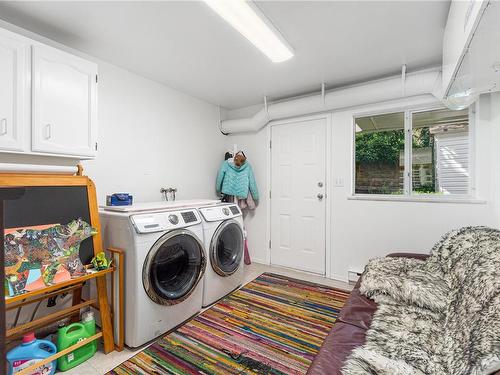 1333 Carmel Pl, Nanoose Bay, BC - Indoor Photo Showing Laundry Room