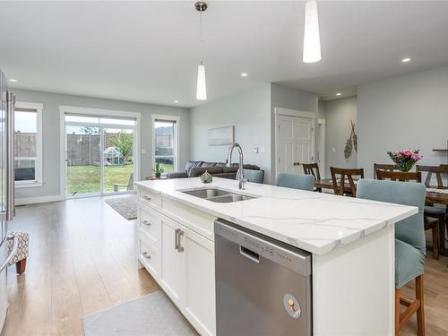 923 Prestwick Pl, Courtenay, BC - Indoor Photo Showing Kitchen With Double Sink