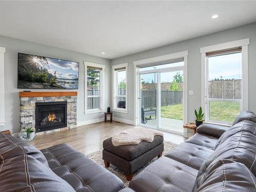 923 Prestwick Pl, Courtenay, BC - Indoor Photo Showing Living Room With Fireplace