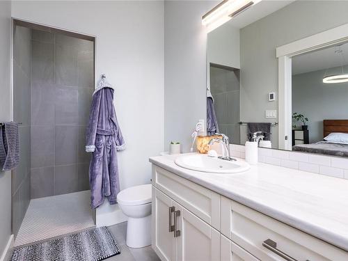 923 Prestwick Pl, Courtenay, BC - Indoor Photo Showing Bathroom