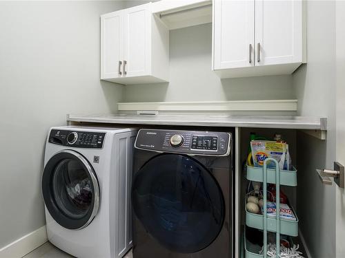 923 Prestwick Pl, Courtenay, BC - Indoor Photo Showing Laundry Room