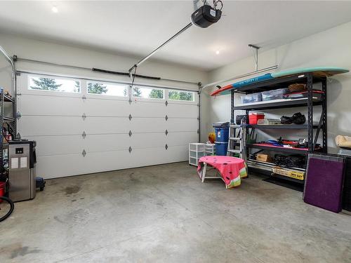 923 Prestwick Pl, Courtenay, BC - Indoor Photo Showing Garage