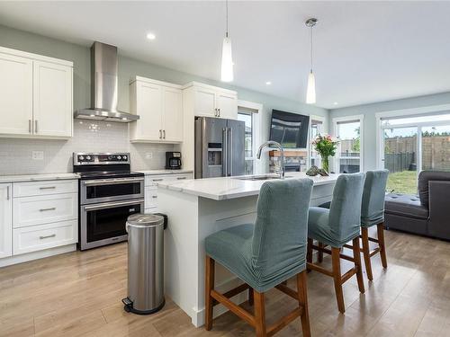 923 Prestwick Pl, Courtenay, BC - Indoor Photo Showing Kitchen With Upgraded Kitchen