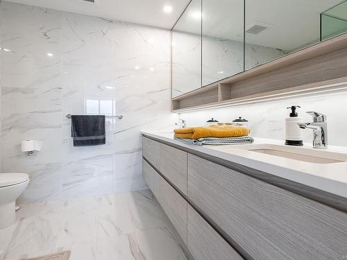 2203-777 Herald St, Victoria, BC - Indoor Photo Showing Bathroom
