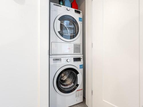 2203-777 Herald St, Victoria, BC - Indoor Photo Showing Laundry Room