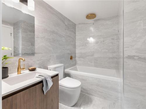 901-760 Johnson St, Victoria, BC - Indoor Photo Showing Bathroom