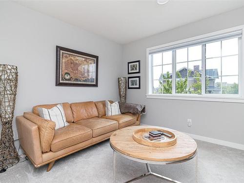 406 Bonaparte St, Colwood, BC - Indoor Photo Showing Living Room
