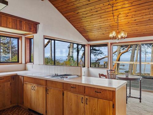 6055 Maclean Rd, Hornby Island, BC - Indoor Photo Showing Kitchen