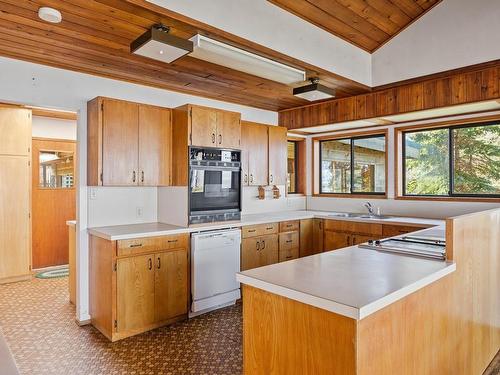 6055 Maclean Rd, Hornby Island, BC - Indoor Photo Showing Kitchen