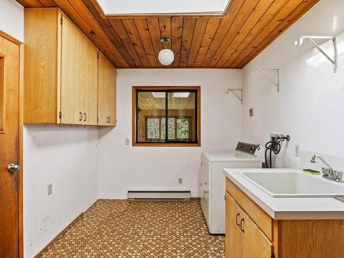 6055 Maclean Rd, Hornby Island, BC - Indoor Photo Showing Laundry Room
