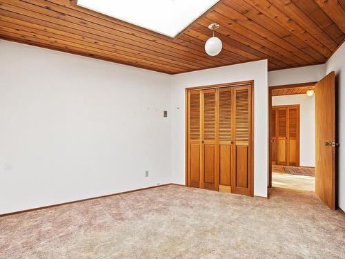 6055 Maclean Rd, Hornby Island, BC - Indoor Photo Showing Other Room