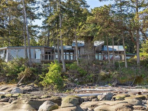 6055 Maclean Rd, Hornby Island, BC - Outdoor