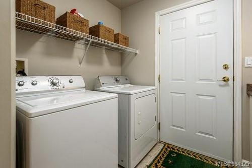 14-351 Church St, Comox, BC - Indoor Photo Showing Laundry Room