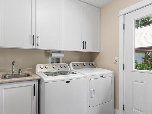 2361 Bucktail Pl, Nanoose Bay, BC - Indoor Photo Showing Laundry Room