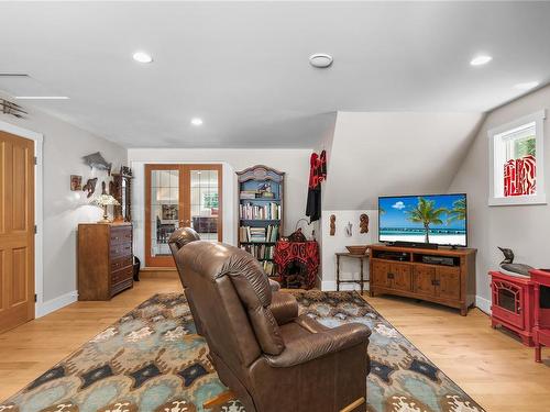 2361 Bucktail Pl, Nanoose Bay, BC - Indoor Photo Showing Living Room