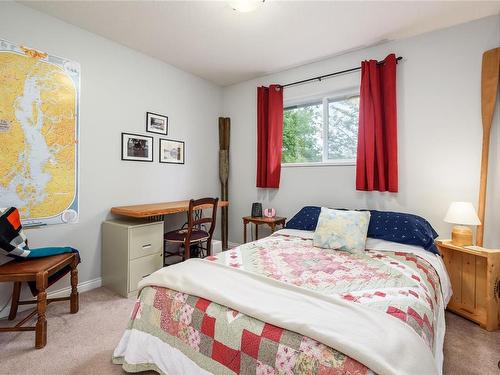 3353 Mill St, Cumberland, BC - Indoor Photo Showing Bedroom