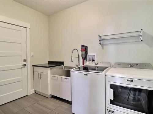 175-303 Arden Rd, Courtenay, BC - Indoor Photo Showing Laundry Room