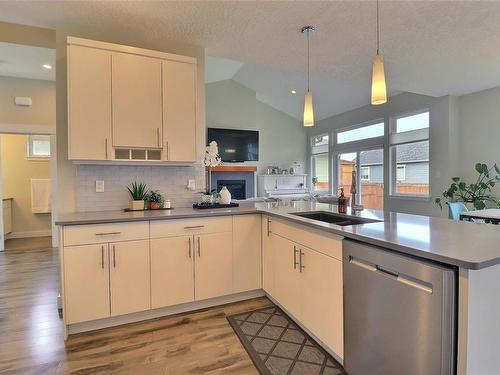 175-303 Arden Rd, Courtenay, BC - Indoor Photo Showing Kitchen With Double Sink