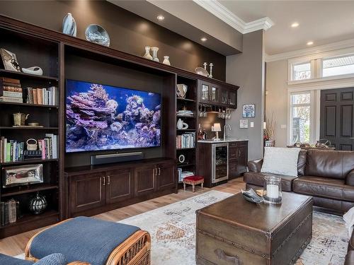 856 Bluffs Dr, Qualicum Beach, BC - Indoor Photo Showing Living Room