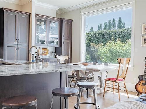 856 Bluffs Dr, Qualicum Beach, BC - Indoor Photo Showing Dining Room